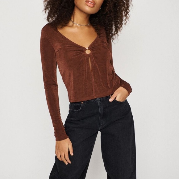 Garage o-ring v neck top - Picture 2 of 5